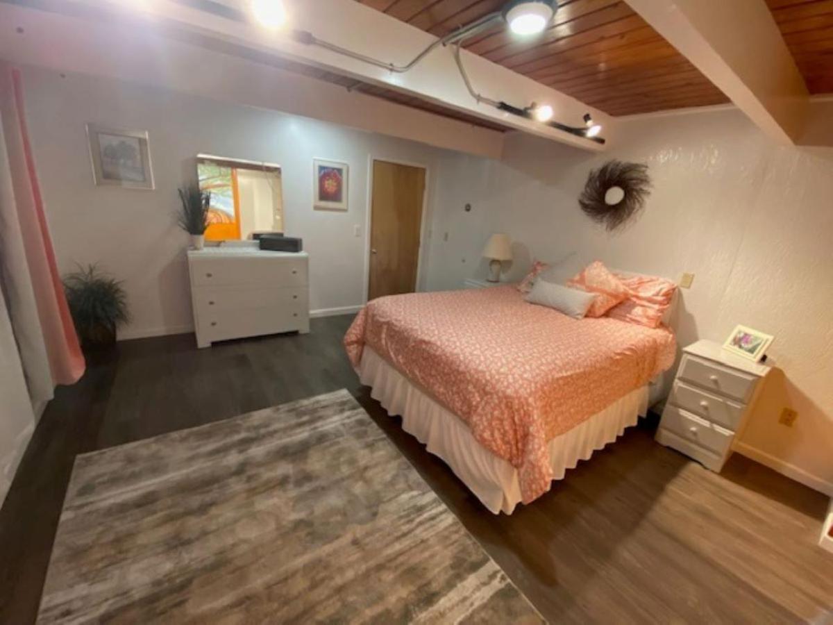 Spacious Lower Level Living All For You! คอร์แวลลิส ภายนอก รูปภาพ