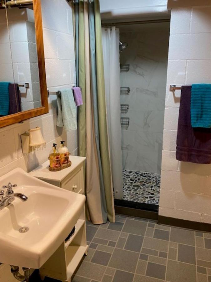 Spacious Lower Level Living All For You! คอร์แวลลิส ภายนอก รูปภาพ