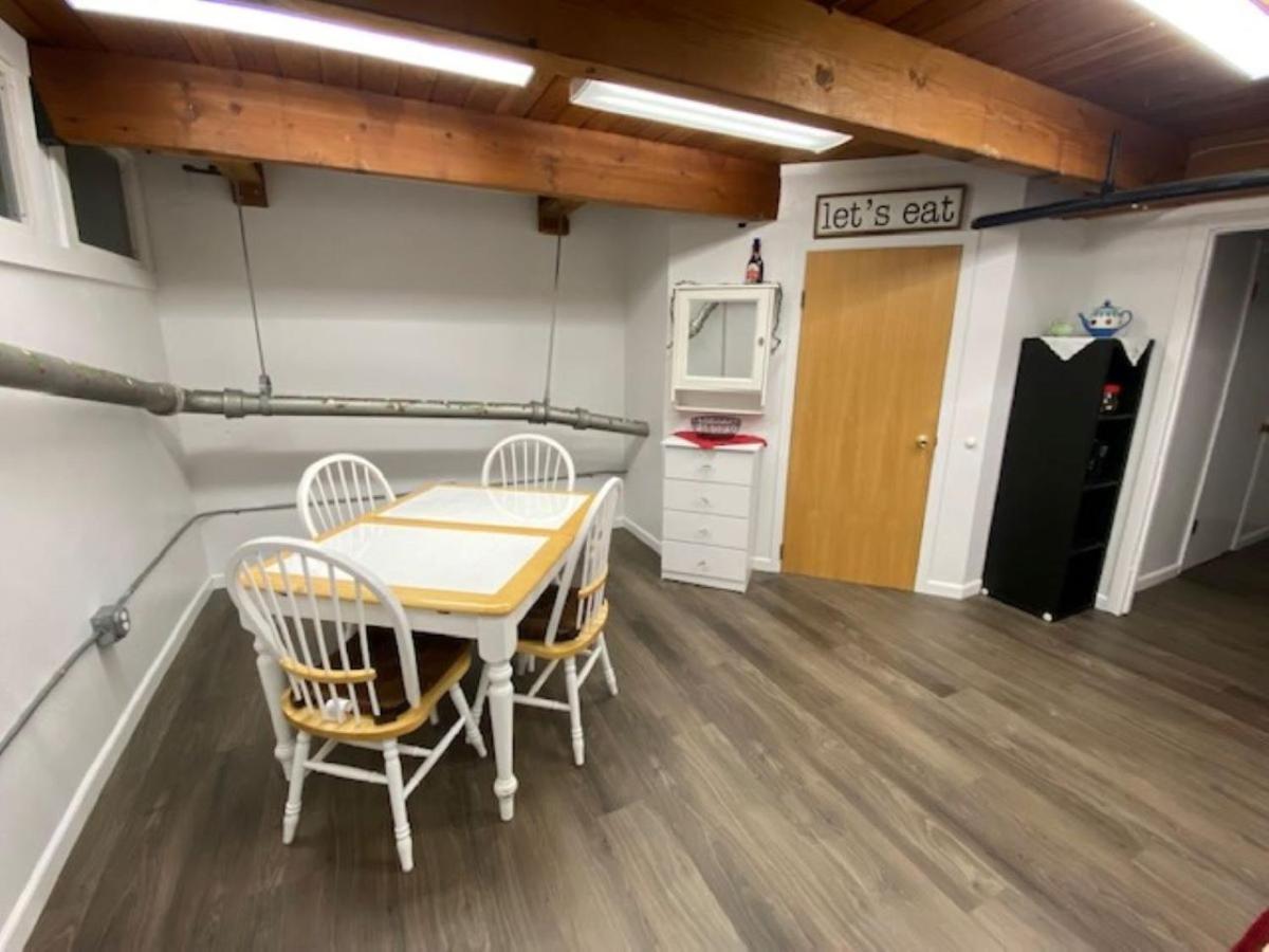 Spacious Lower Level Living All For You! คอร์แวลลิส ภายนอก รูปภาพ