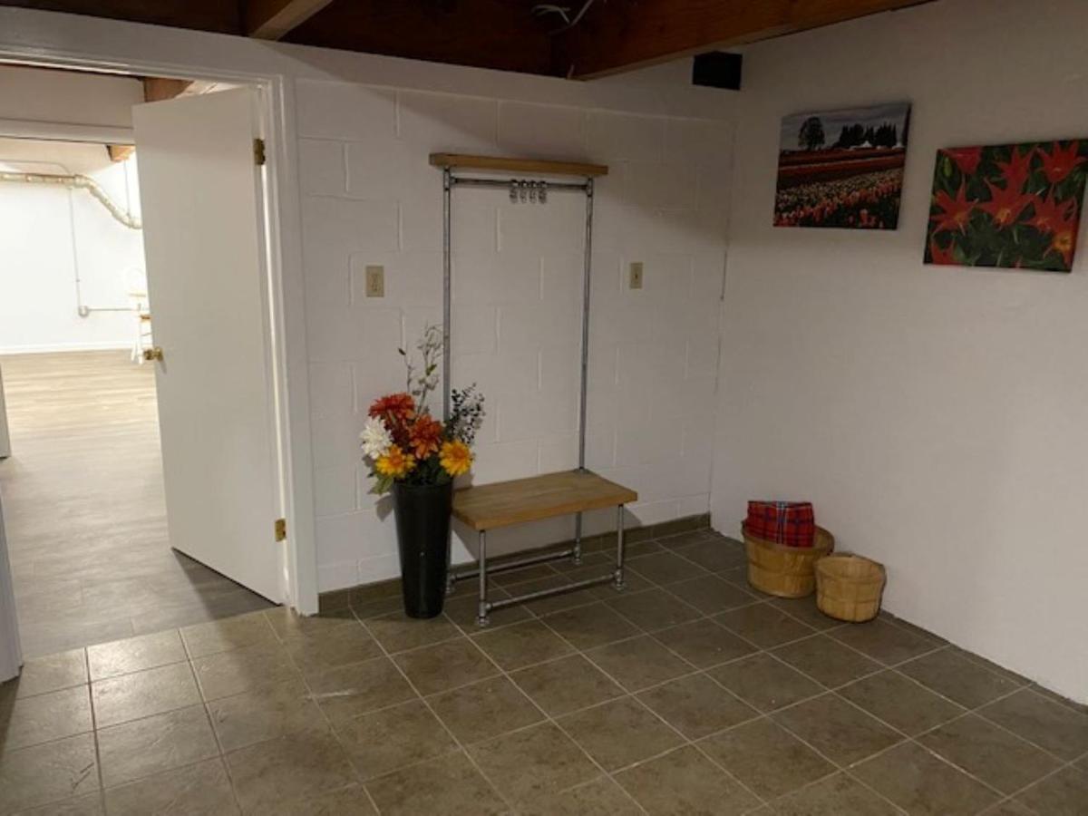 Spacious Lower Level Living All For You! คอร์แวลลิส ภายนอก รูปภาพ