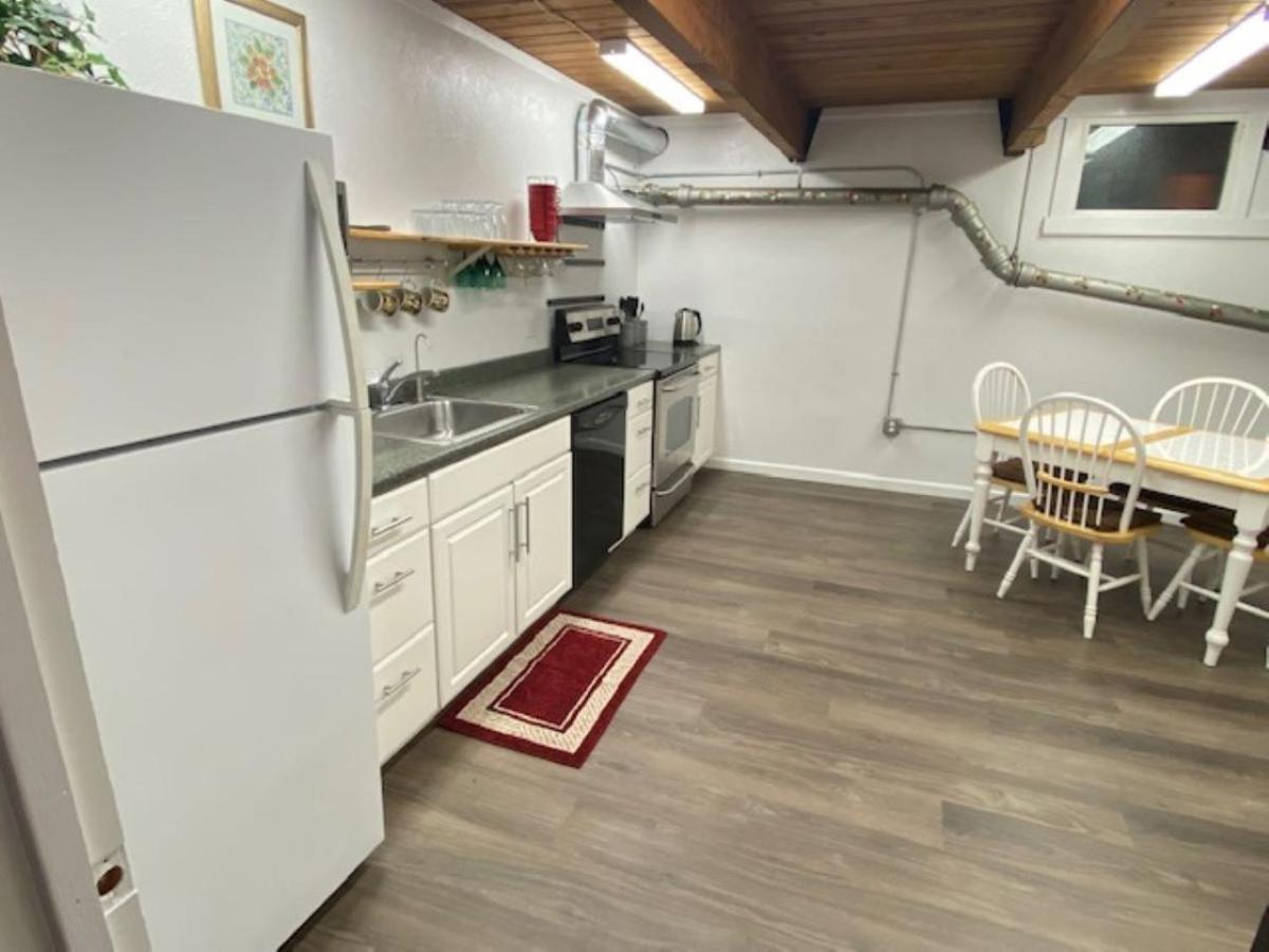 Spacious Lower Level Living All For You! คอร์แวลลิส ภายนอก รูปภาพ